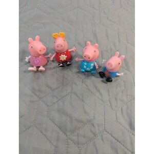 Peppa Pig Figure Lot of 4 Peppa & George Pig Special Outfit Dress Up Figures